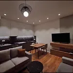 Adore - Modern 티라나