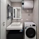 Adore - Modern 티라나