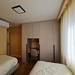 Adore - Modern 티라나