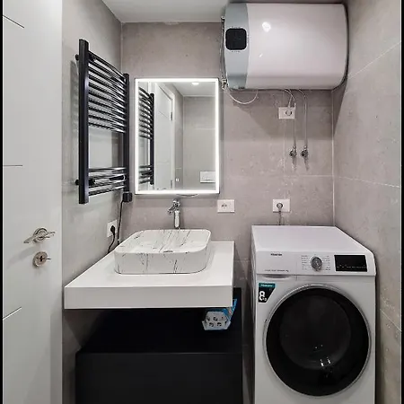 Adore - Modern Тирана