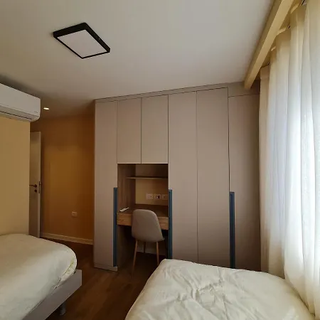 Adore - Modern Тирана